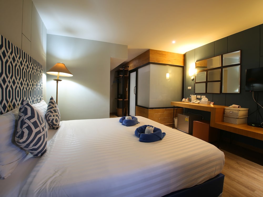 Superior Room, 1 King Bed photo 1