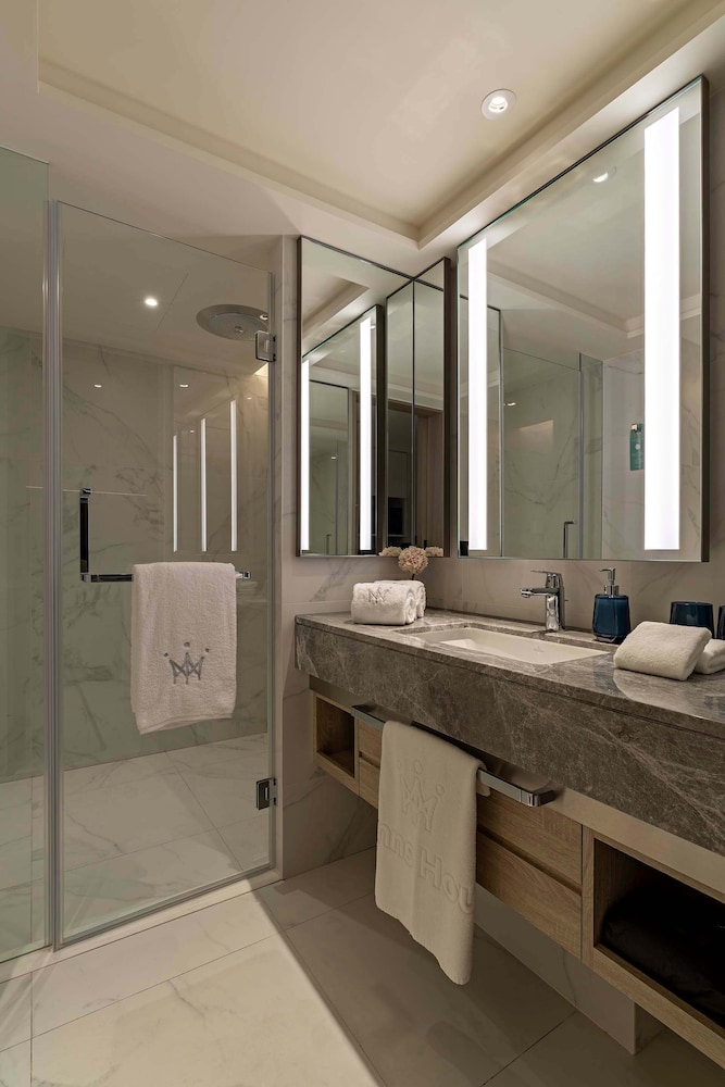 Deluxe Room, City View photo 2