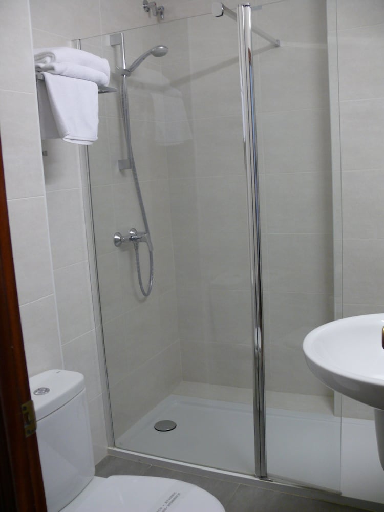 Double Room Single Use - Photo 5