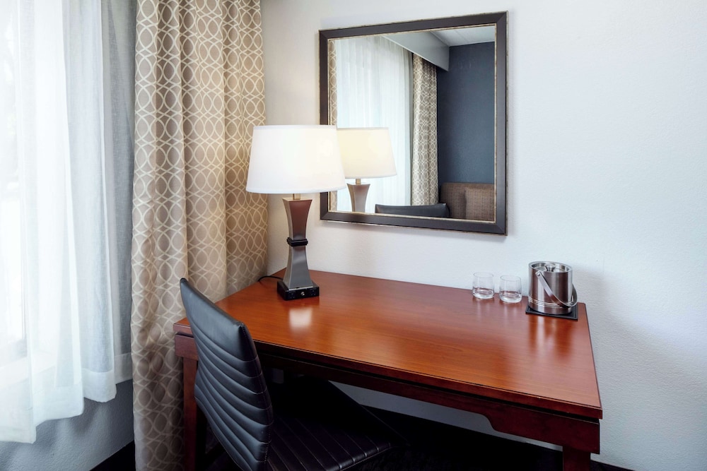 One King Bed - Photo 2