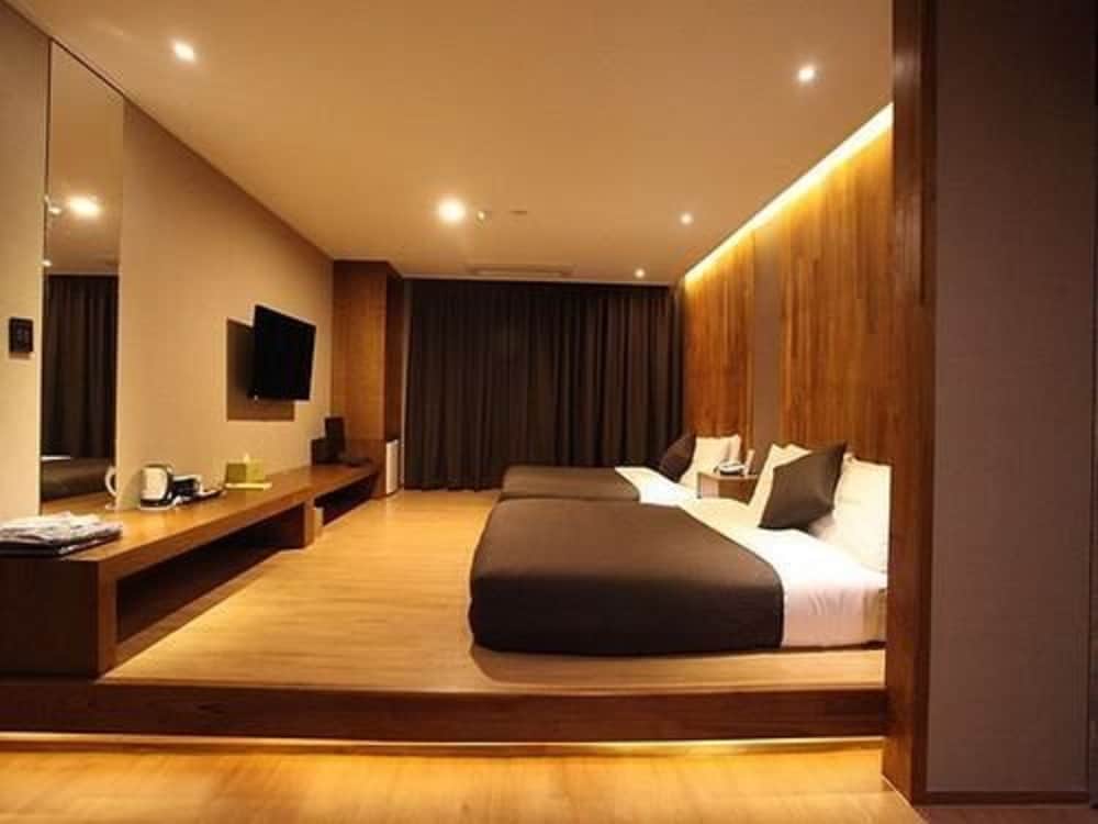 Deluxe Twin Room photo 3