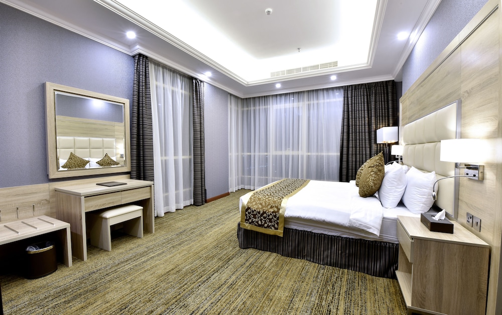 Executive Suite, 1 King Bed - Photo 1