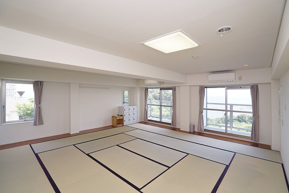 Shared Female Dormitory, Shared Bathroom