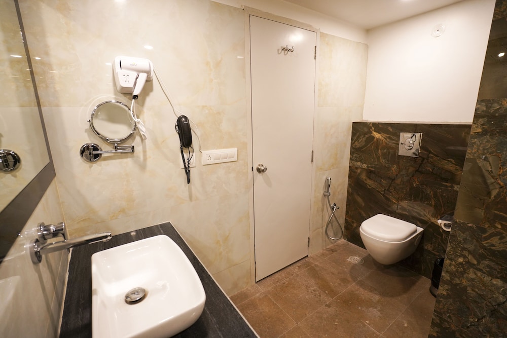 Deluxe Double Room - Photo 8