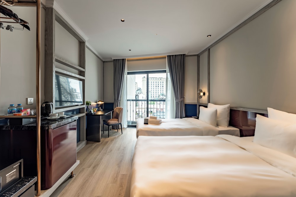 Premium Connecting Room Standing Balcony