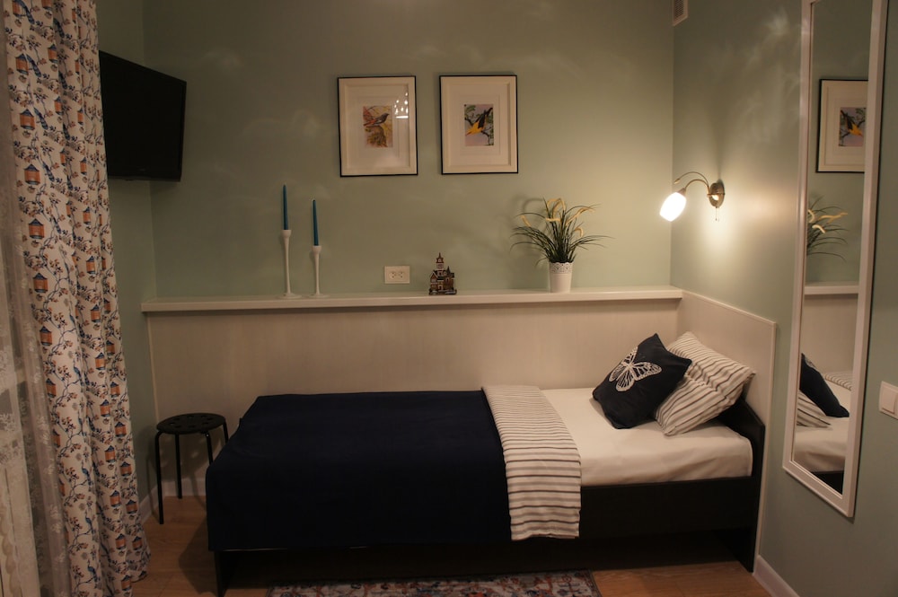 Standard Single Room, Shared Bathroom photo 2