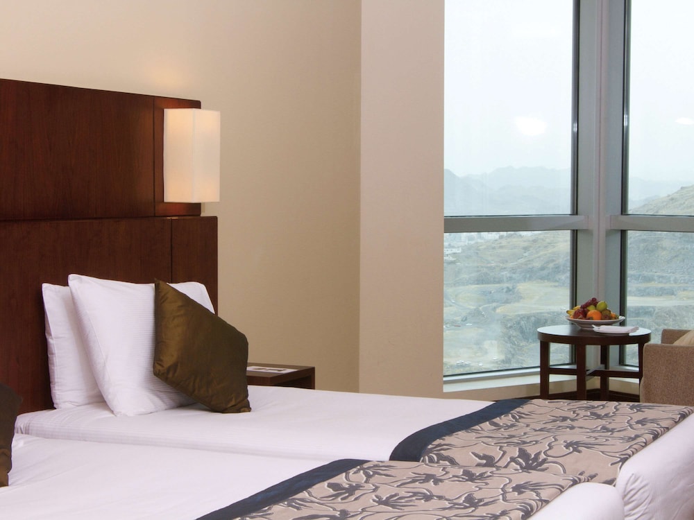 Classic Room, 3 Twin Beds (Partial Haram View) photo 3