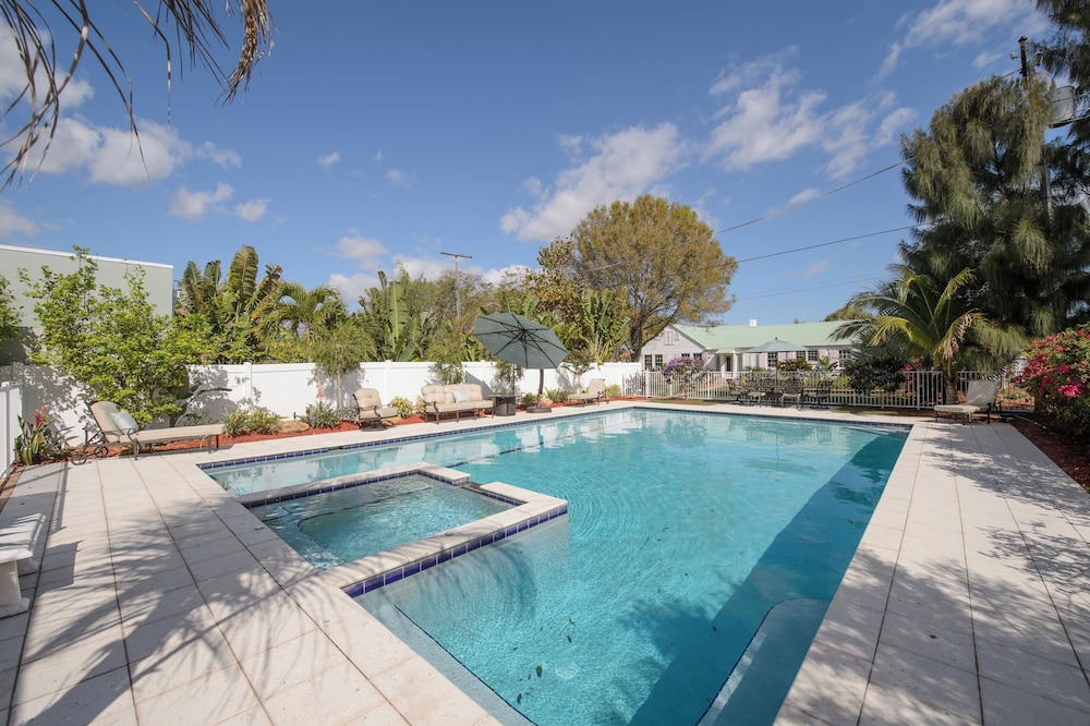 Family Reunion Compound, 10 Bedrooms, 9 Bathrooms, Pool Access