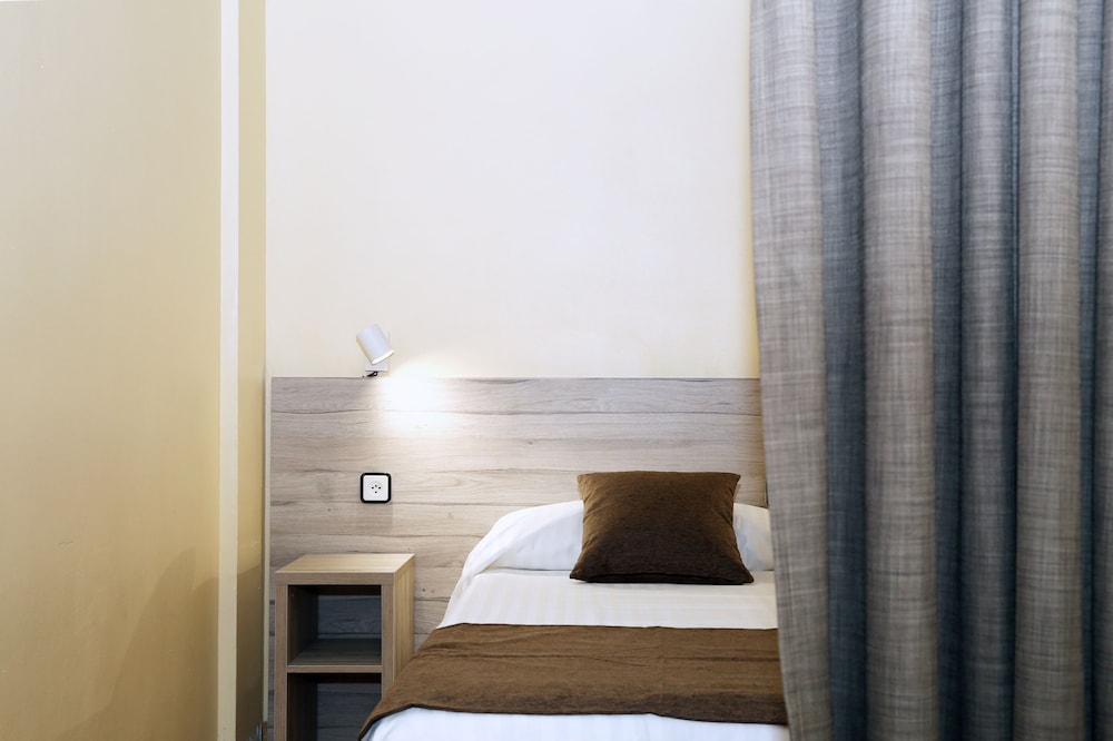 City Double or Twin Room, 1 Double Bed, Non Smoking, City View photo 3