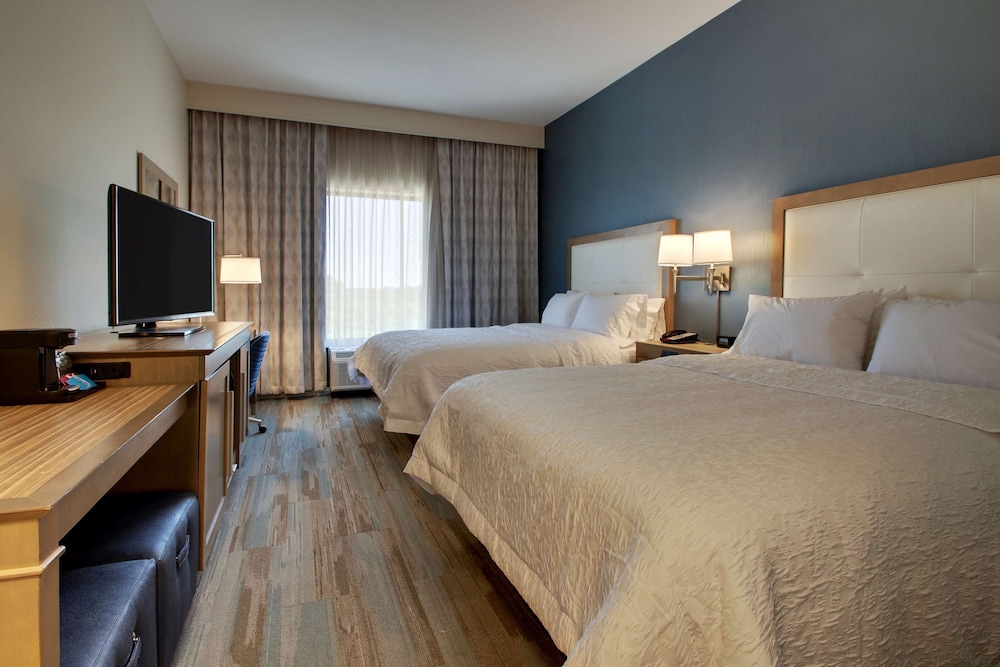 Room, 2 Queen Beds, Accessible, Bathtub photo 1