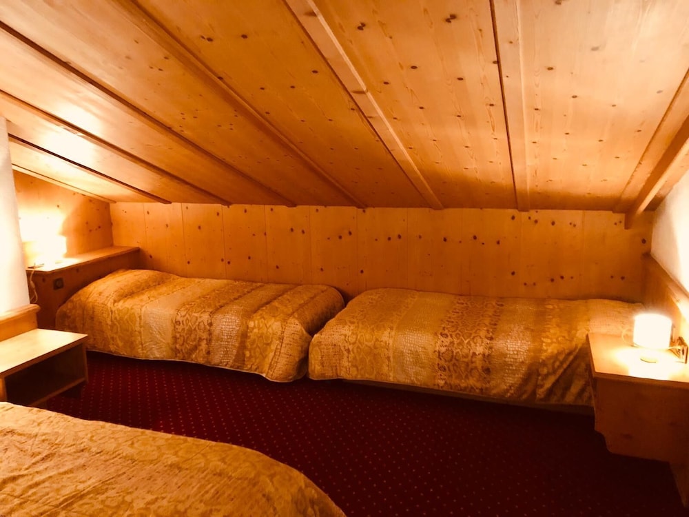 Classic Triple Room, Balcony, Mountain View photo 3