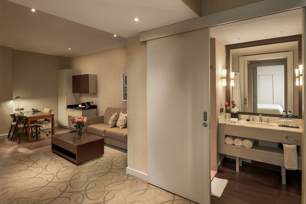 One King - One Bedroom Suite Mobility Access