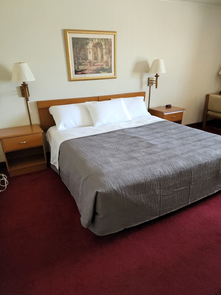 Room, 1 King Bed, Non Smoking - Photo 3