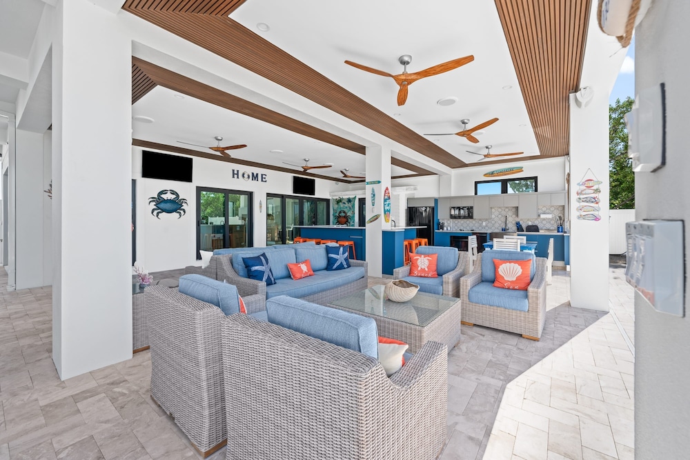 Luxury Seaside Escape ~ Heated Pool w Jacuzzi ~ Elevator ~ Dock ~ Scenic Views, Billede 57