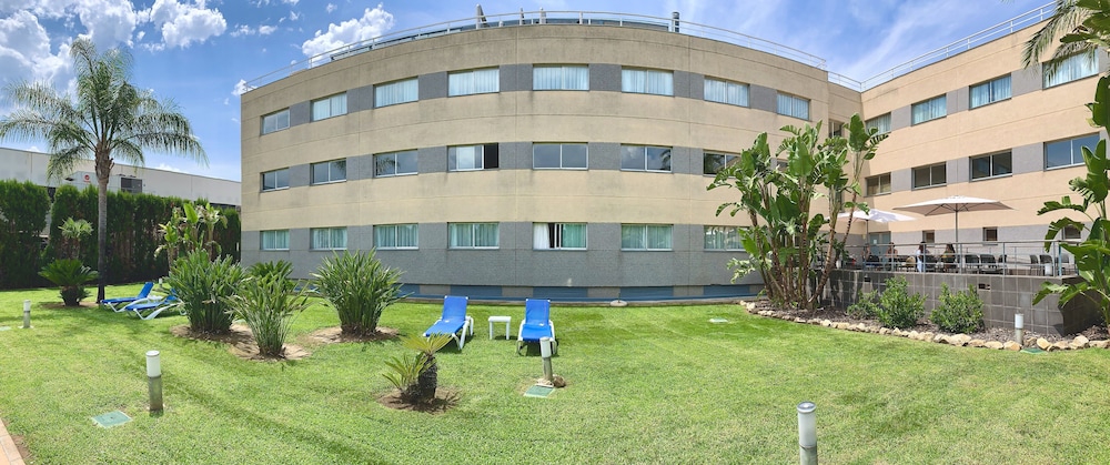 Room, 1 King Bed, Pool View - Photo 8