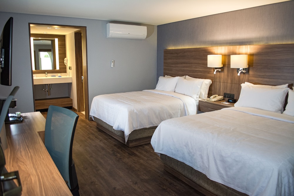 Standard Room, 2 Queen Beds - Photo 1