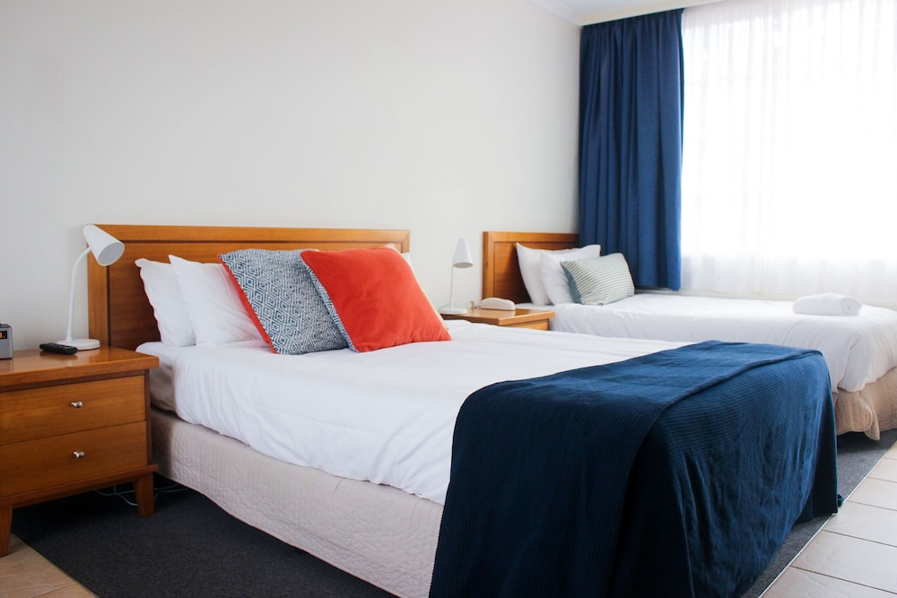 Lakefront Twin Room photo 1