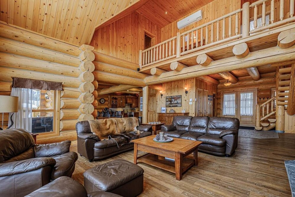 Executive Plus 89 - Luxurious log Home With Private hot tub Pool Sauna and Close to Activities, Photo 2