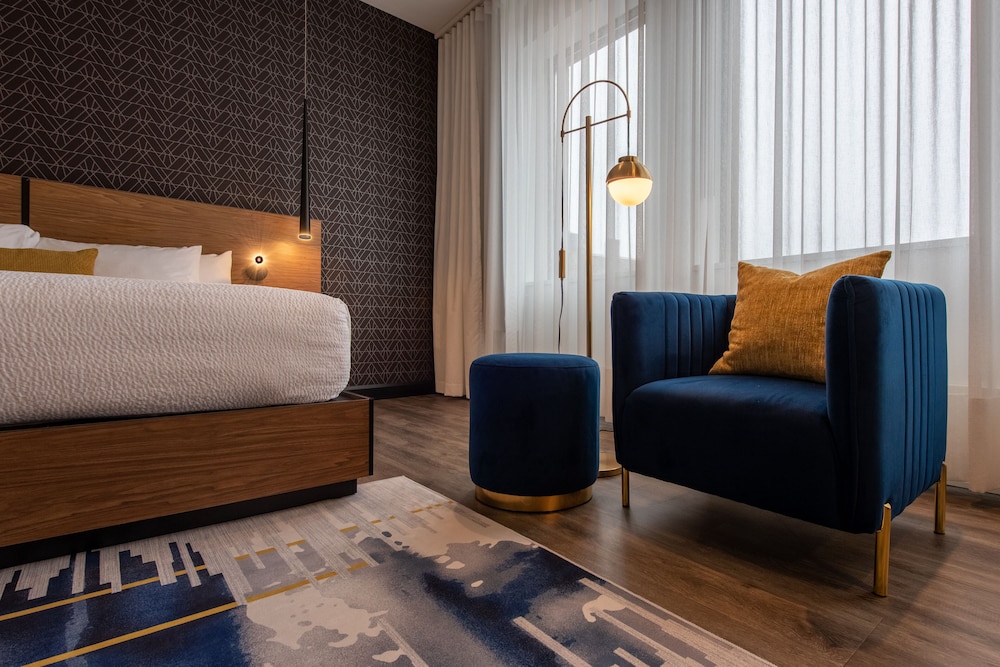 Standard Room, 1 King Bed, Non Smoking - Photo 2