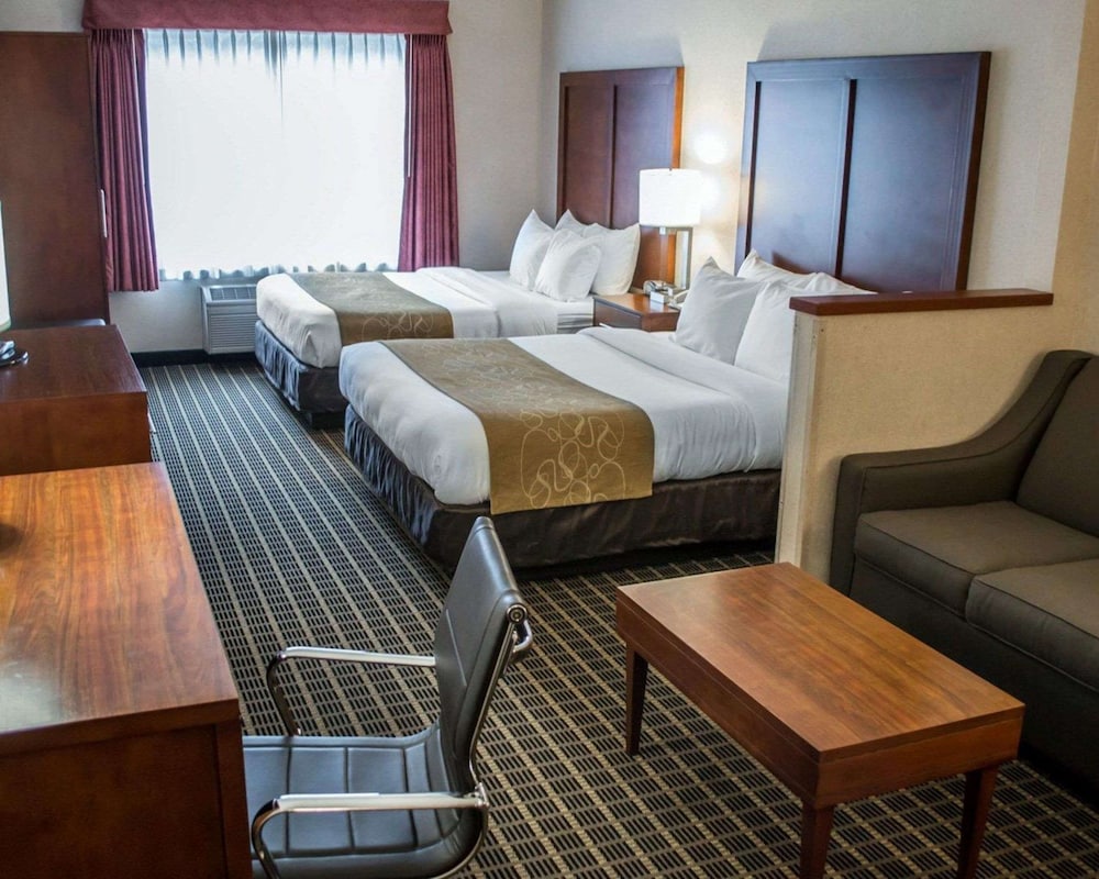 Suite, 2 Queen Beds, Non Smoking - Photo 4