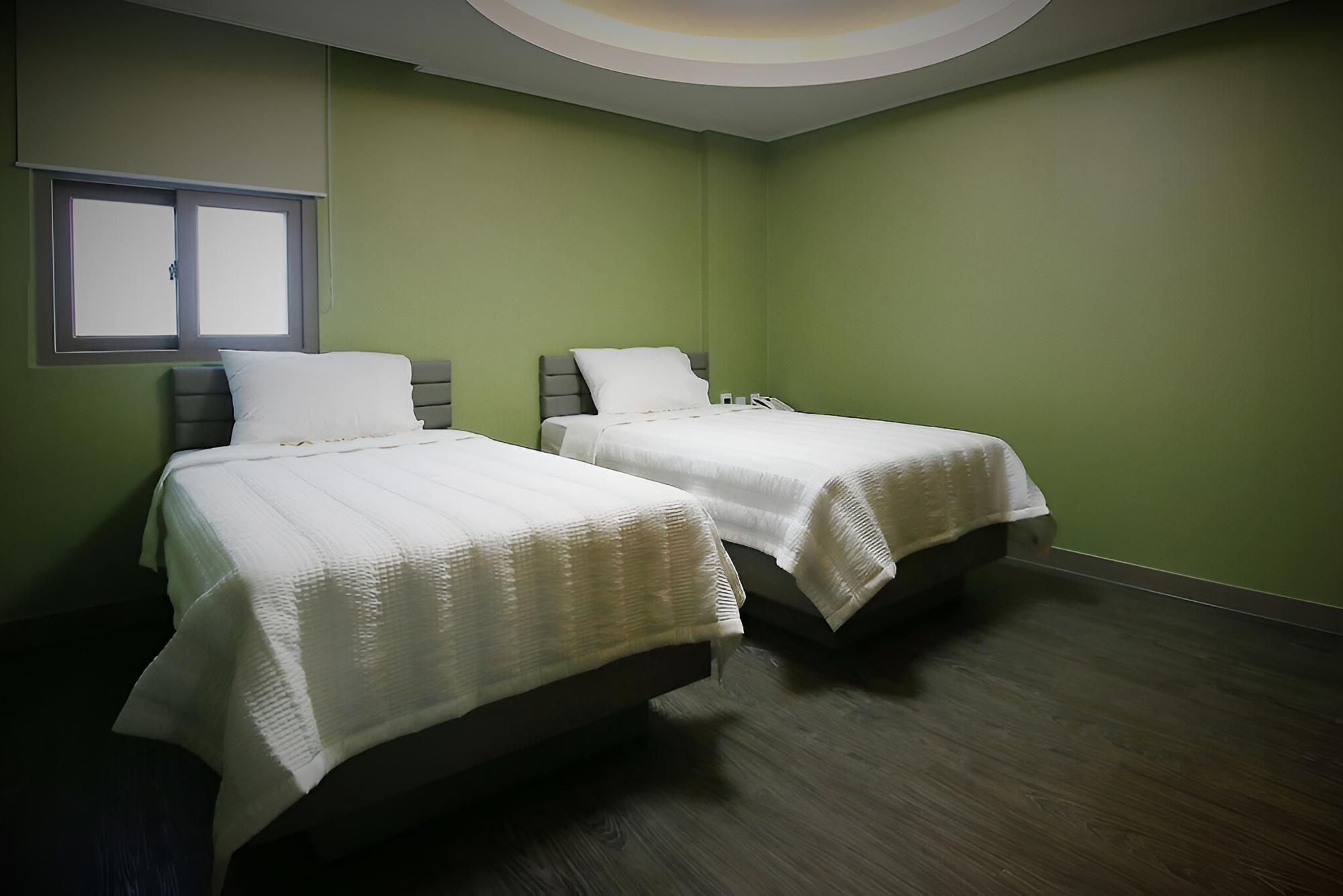Room (Twin (Single x 2)) photo 1