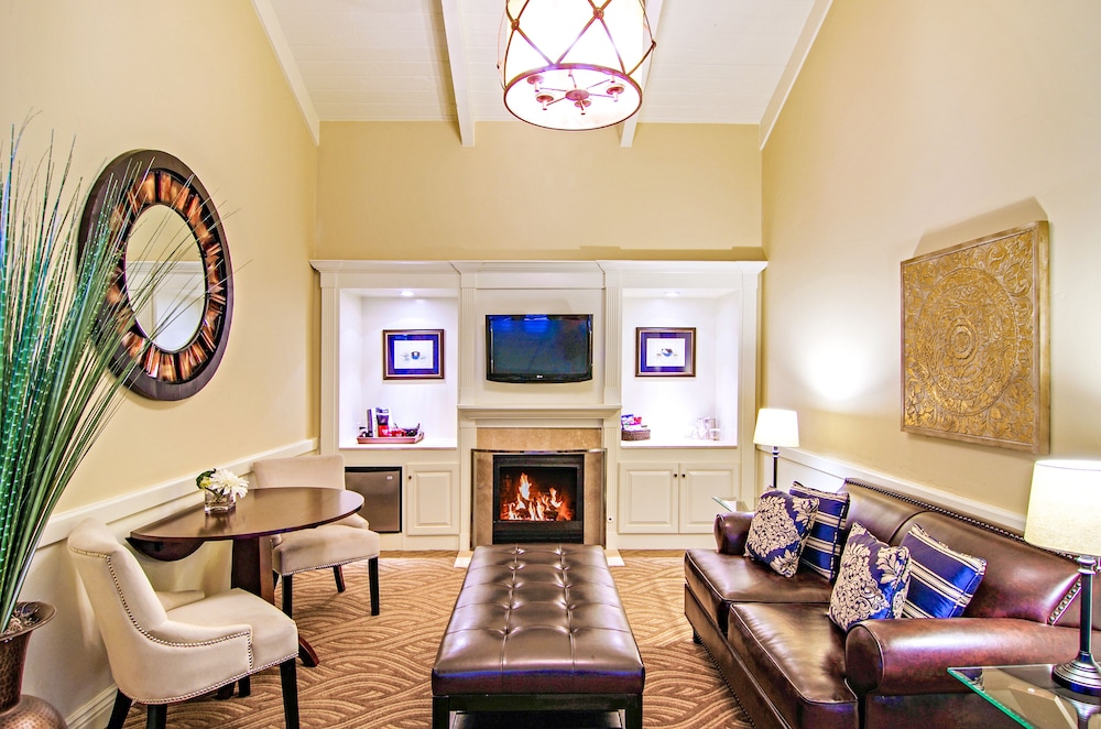 Premium Suite, 1 King Bed, Jetted Tub