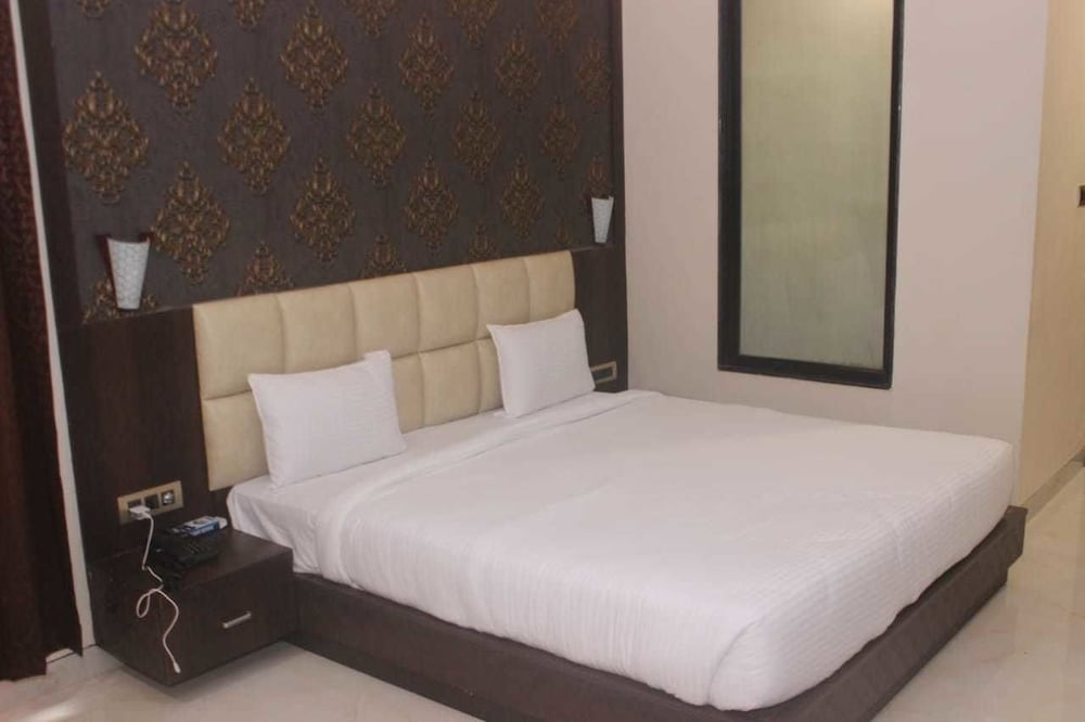 Deluxe A/C Room - Photo 1
