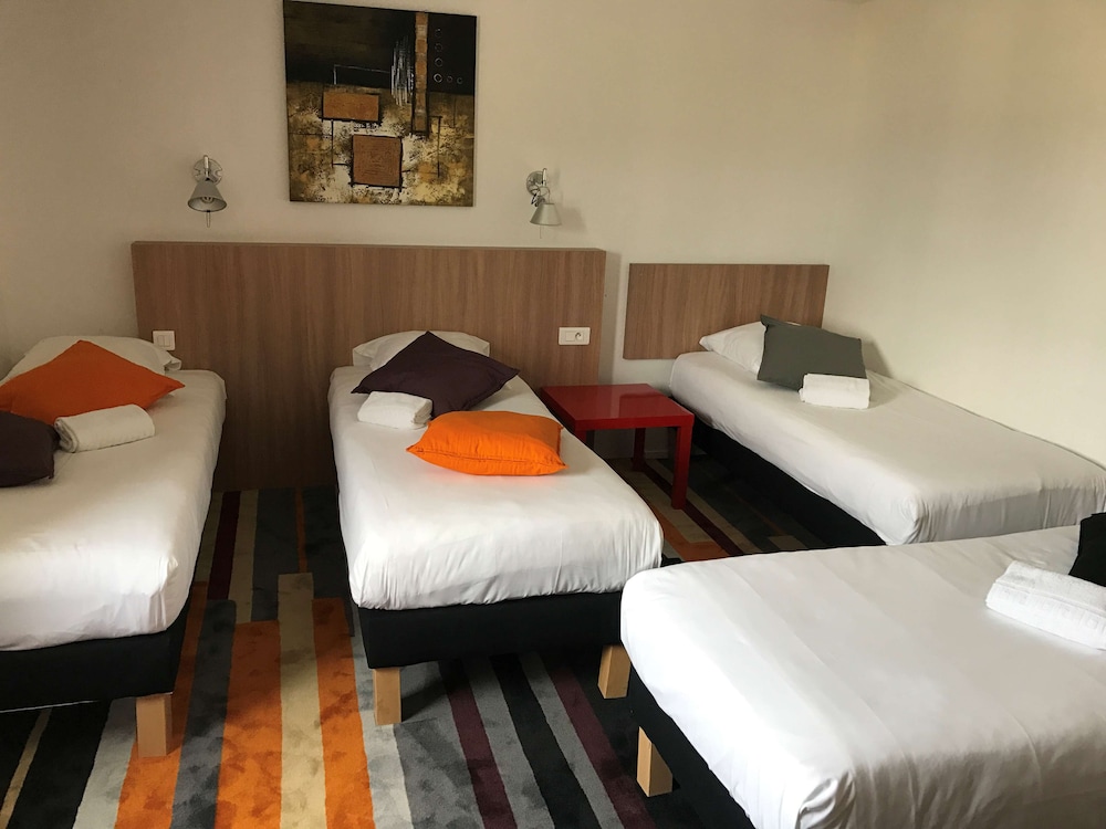 Standard Room, Multiple Beds photo 2