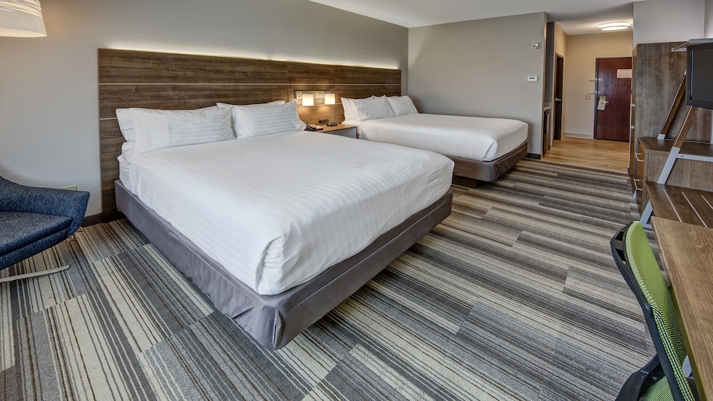 Standard Room, 2 Queen Beds - Photo 1