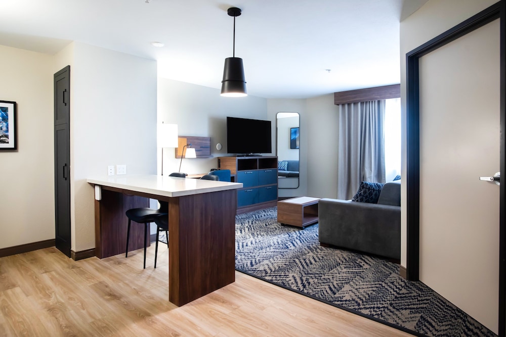 Suite, 1 Bedroom, Accessible (Mobility, Accessible Tub) - Photo 5