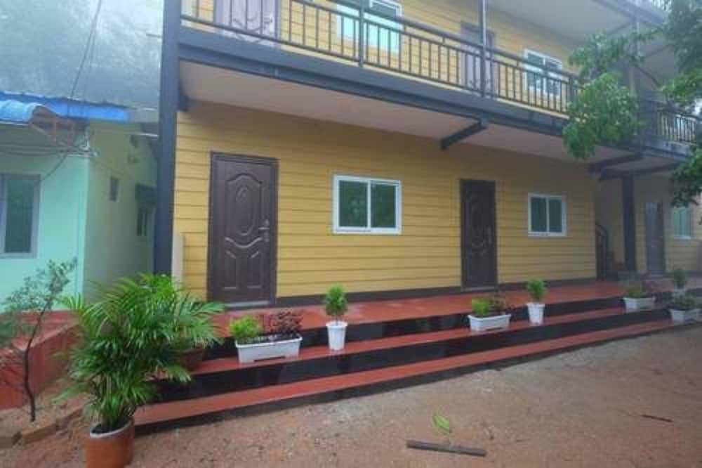 Basic Bungalow, 2 Twin Beds, Non Smoking photo 2