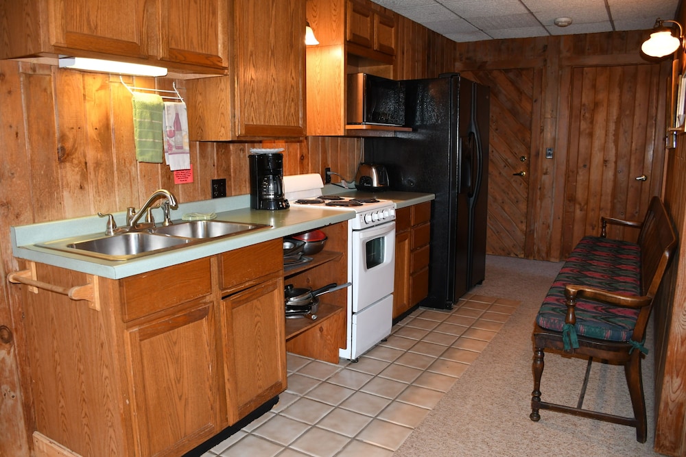 Traditional Suite, 2 Bedrooms, Kitchenette, Lake View (Lodge Suite Not Pet Friendly) photo 2