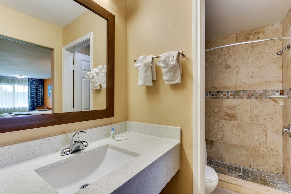Room, 2 Queen Beds (Preferred) - Photo 4