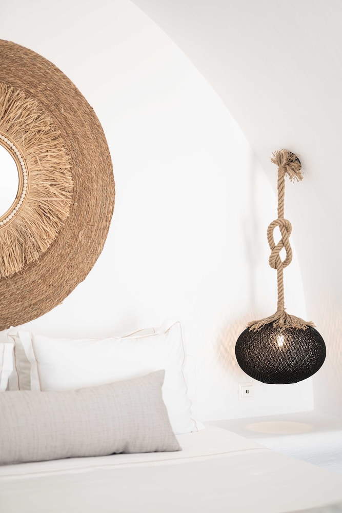 Design Cave Room with Sea View & Caldera View