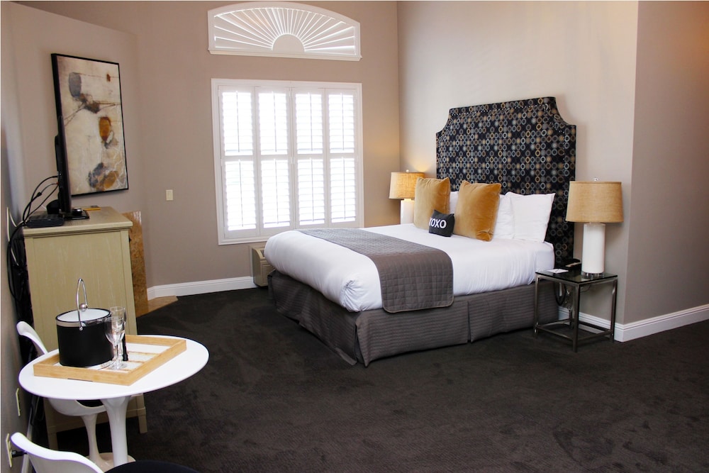 Premium Suite, 1 King Bed photo 1