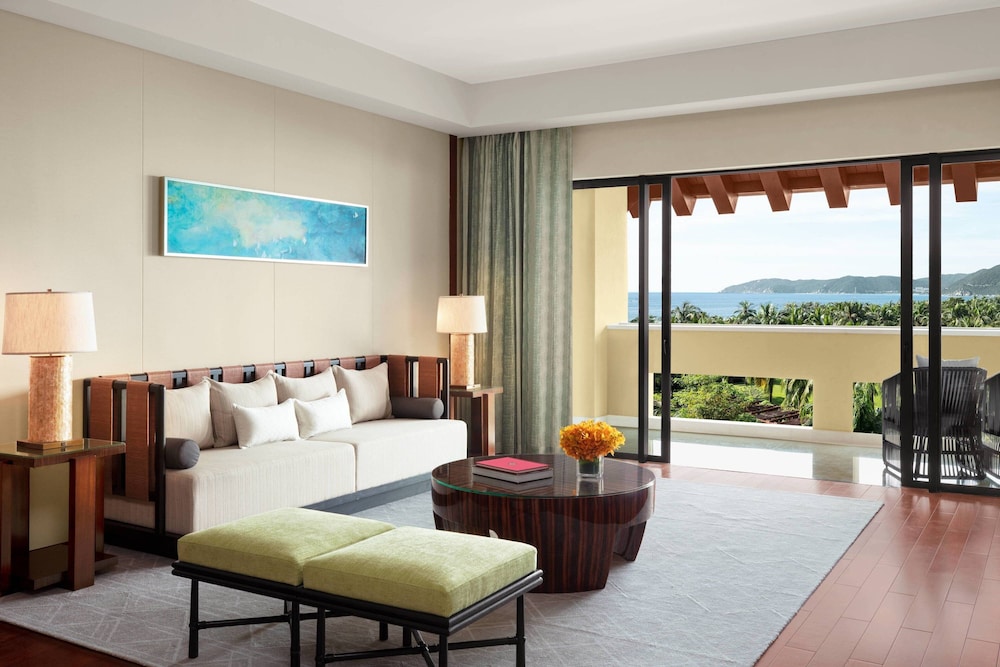 1BR Club Ocean View Suite