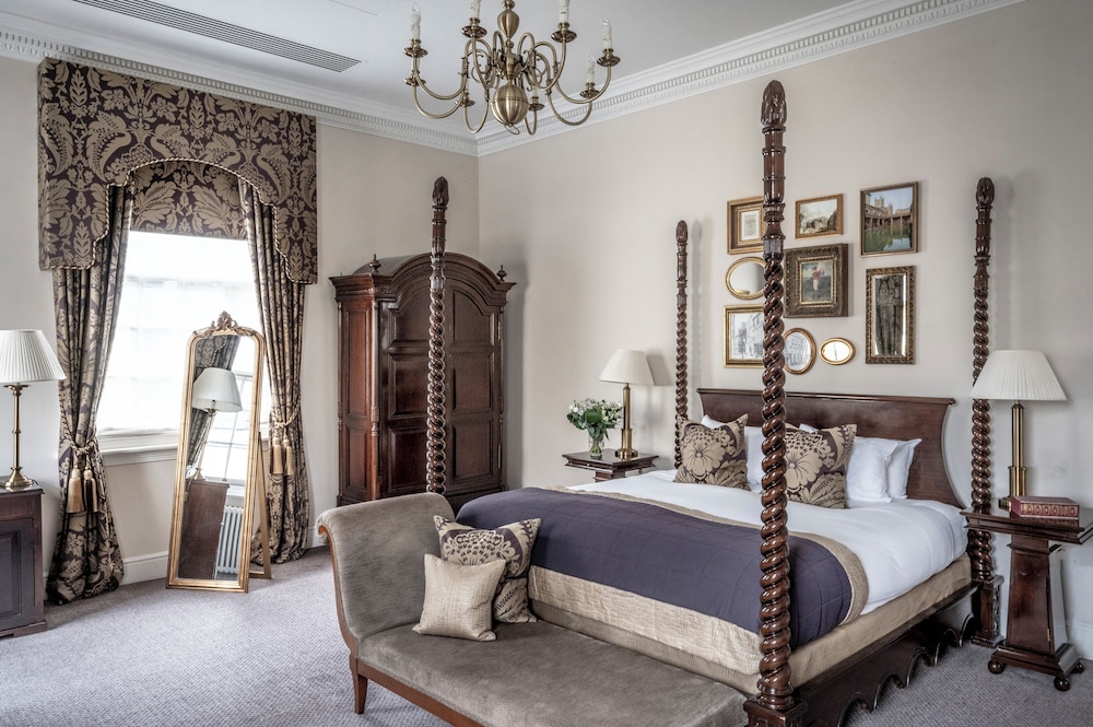 Feature King Bedded Room in Historic Mansion House photo 1