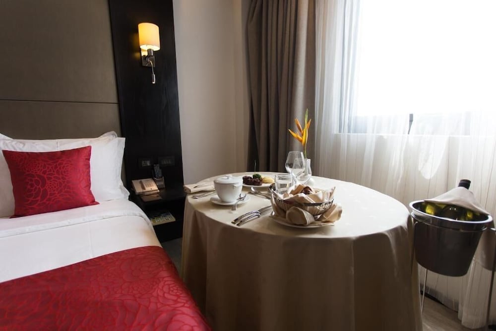 Executive Room, 1 Queen Bed, City View photo 3