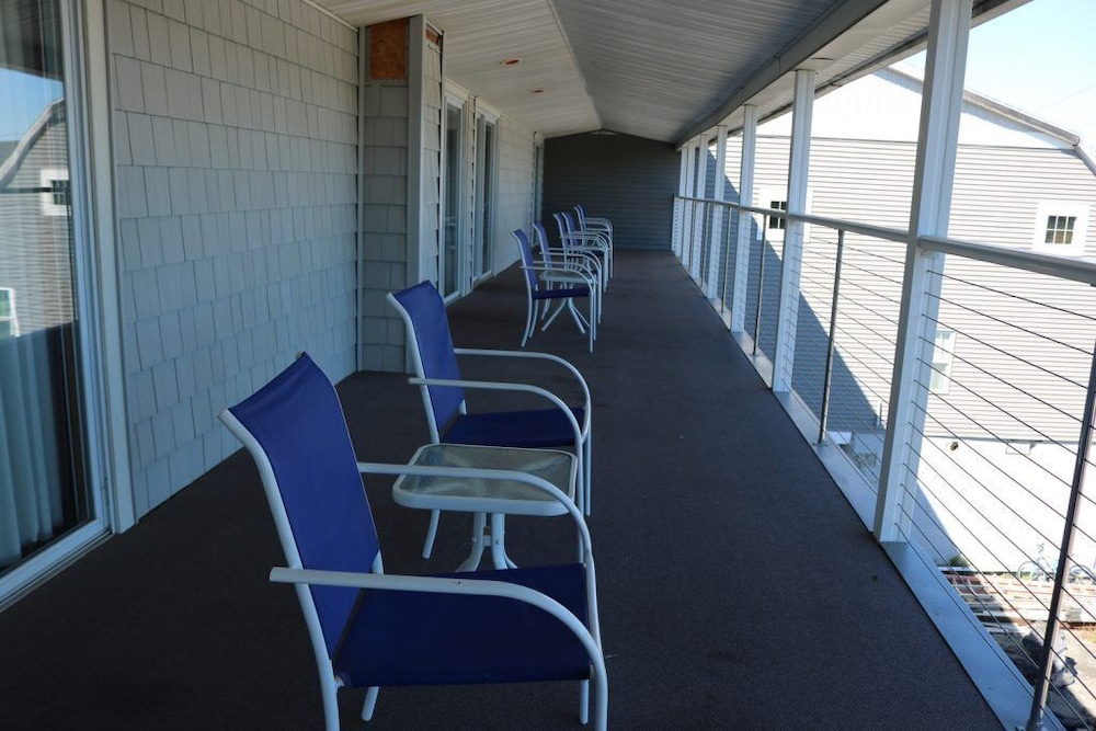 Deluxe Room with Balcony photo 2