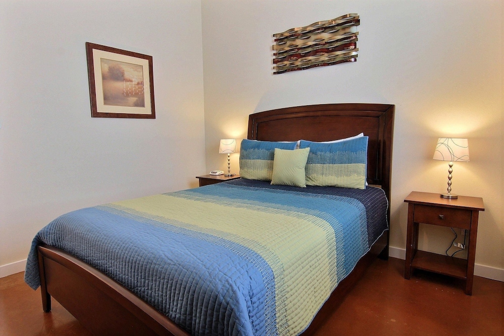 Condo, 2 Bedrooms