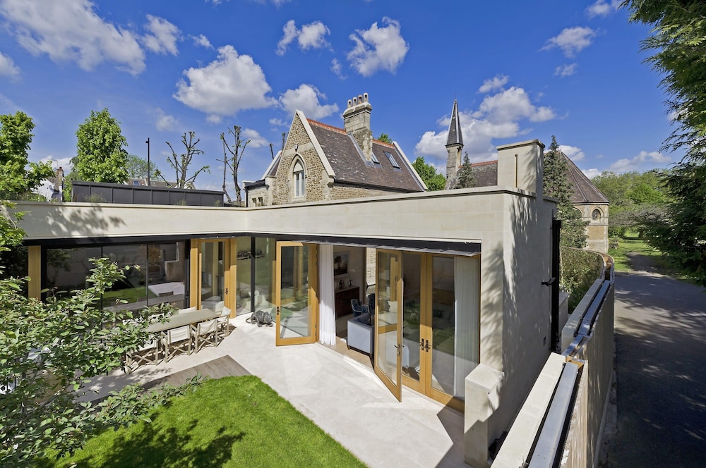 Stunning 5 bed Fulham Home w Indoor Pool Sauna and Private Garden, Photo 49