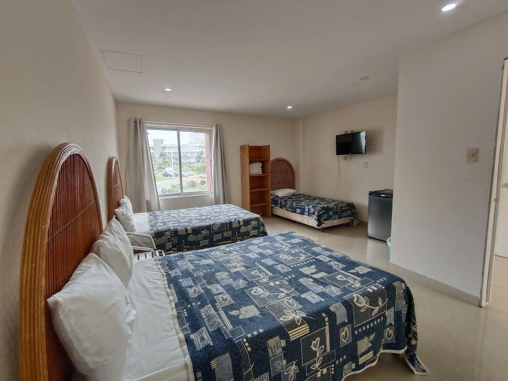 Family Room - Photo 2