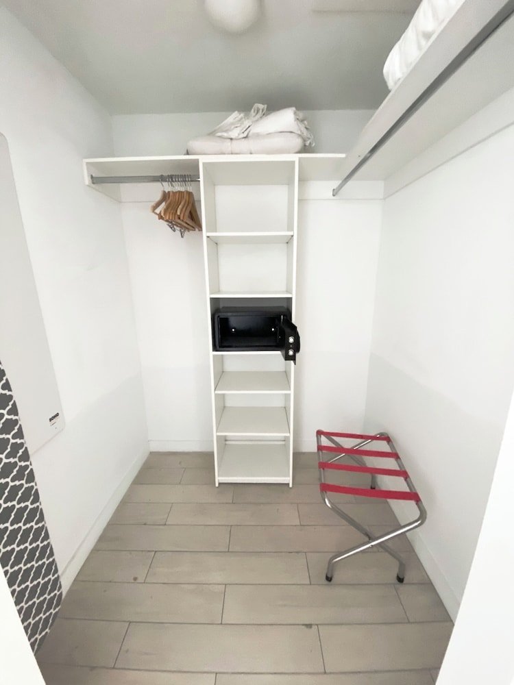 Comfort Studio, Microwave