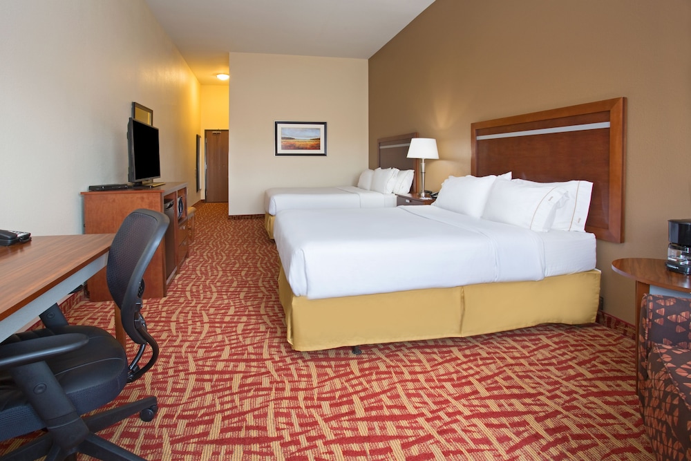 Room, 2 Queen Beds, Accessible (Communication, Mobil Roll-In Shower) photo 2