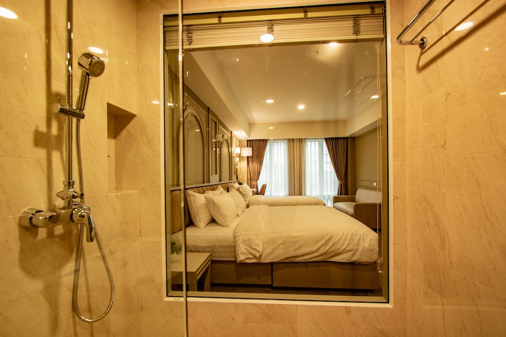 Premier Triple Room - Photo 12