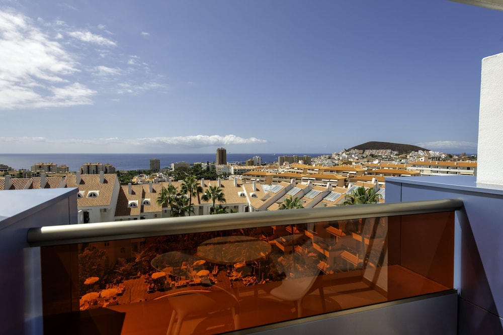 Superior Single Room, Pool View thumbnail 6