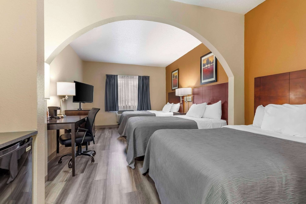 Room, Multiple Beds, Non Smoking photo 2