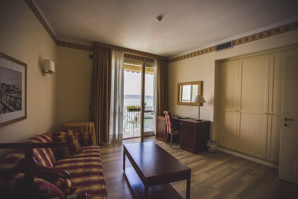 Junior Suite, Lake View photo 1