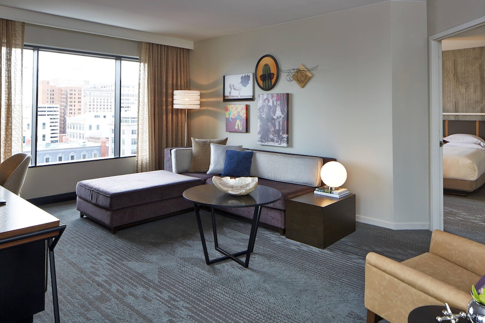 Suite, 2 Queen Beds, Balcony - Photo 9