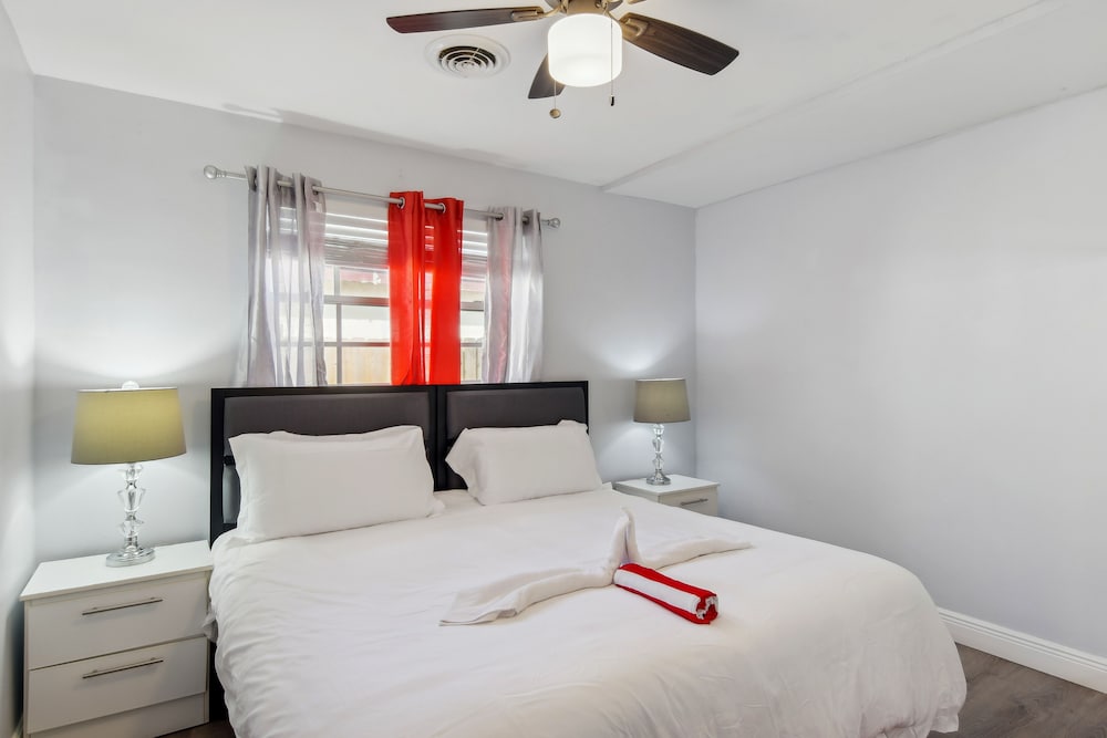 House (4 Bedrooms) photo 2